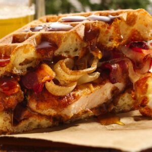 CRISPY CHICKEN & BACON WAFFLE