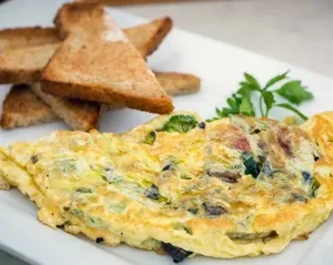 SCRAMBLED / TRADITIONAL OMELETTE