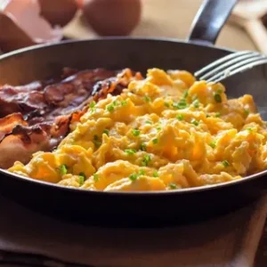 SCRAMBLED / TRADITIONAL OMELETTE