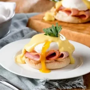 CLASSIC EGGS BENEDICT