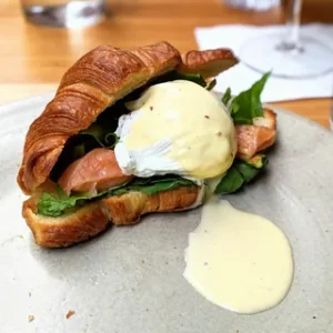 Benedict à la Croissant